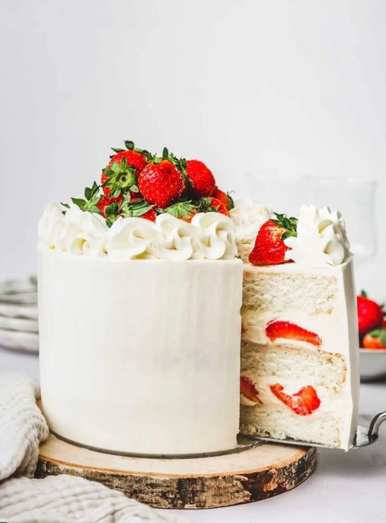 Layer cake fraise, création pâtissière artisanale