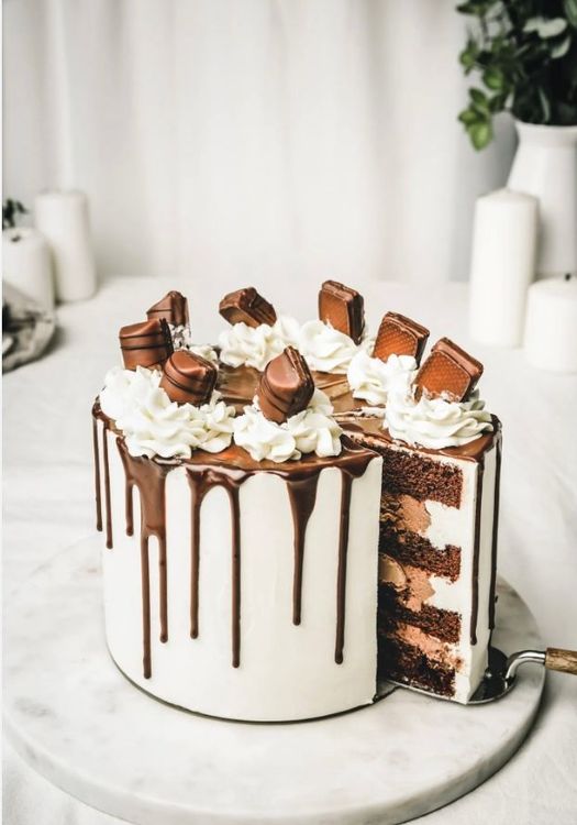 Layer cake kinder, création pâtissière artisanale
